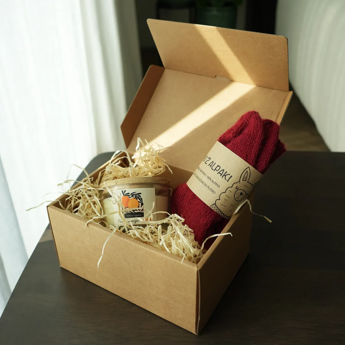 Zestaw świeca + skarpetki 100% wełna alpaki (bordo)